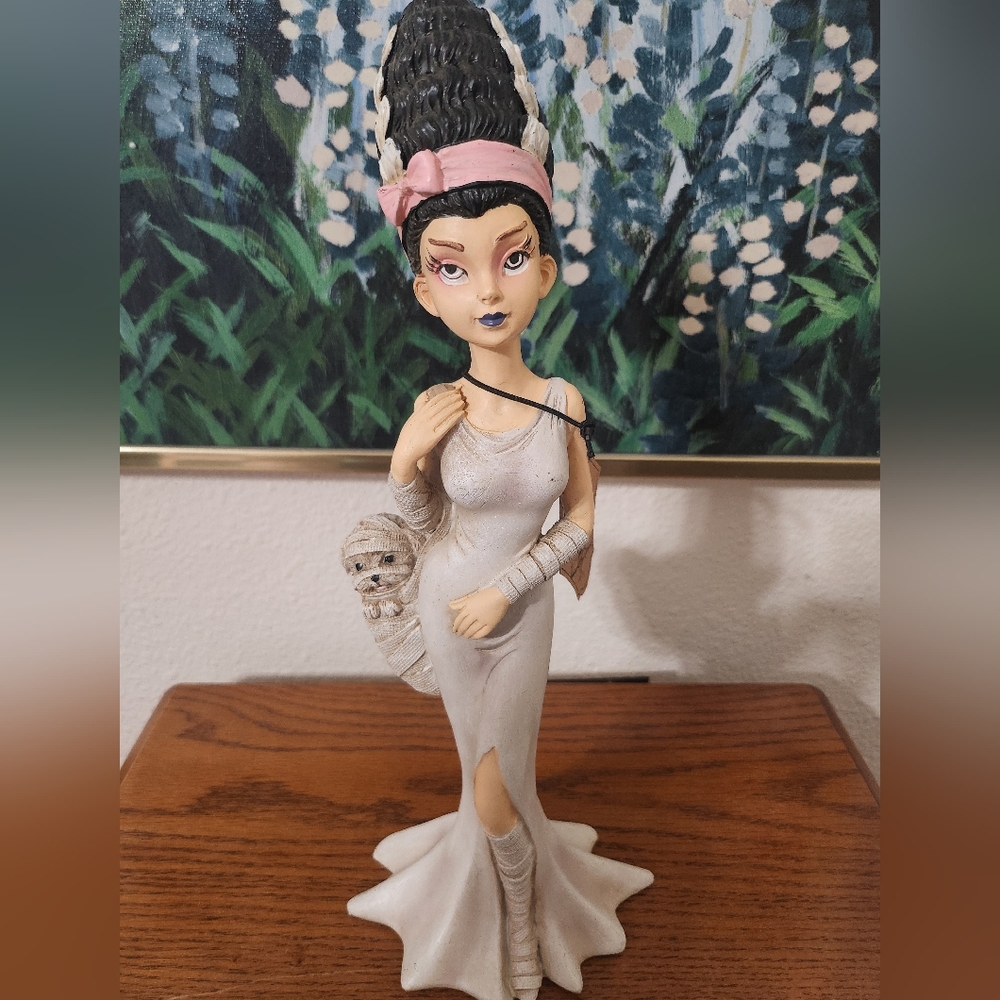 Viral, Bride Of Frankenstein With A Pink Bow And Puppy Figurine. NWTG